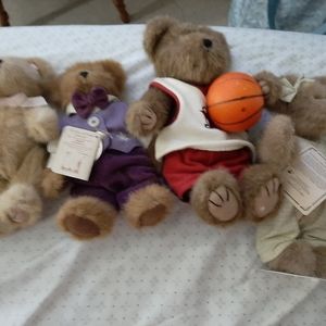 Boyd's bears small, medium and large